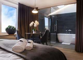 Отель Dangė Hotel Клайпеда Двухместный номер Делюкс с 1 кроватью или 2 отдельными кроватями и балконом-7